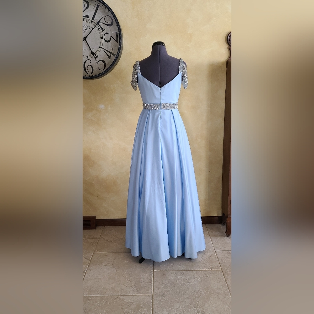 Size 4, Blue prom gown - Picture 2 of 3